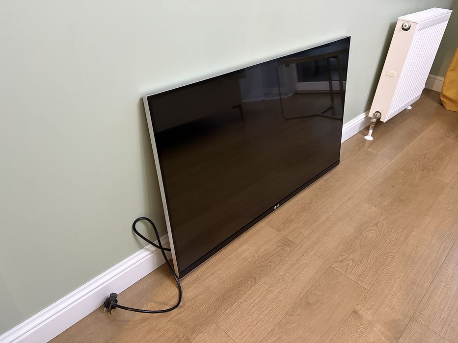 Телевизор LG 42диагональ 42LM660T