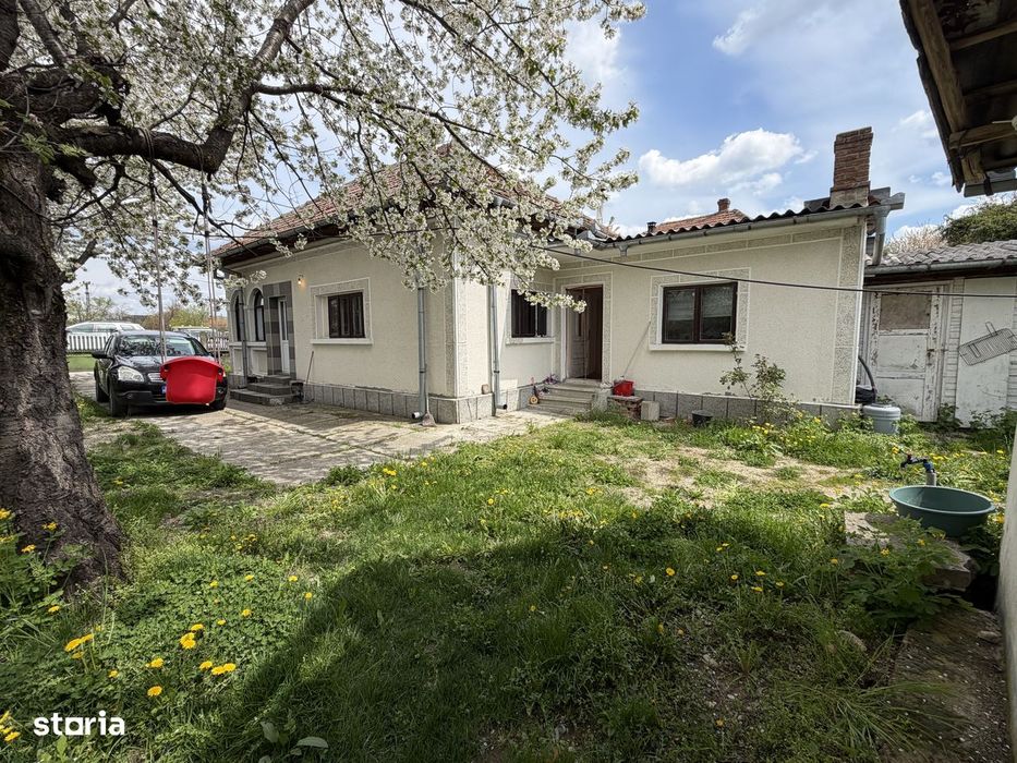 Casa Stalpeni, la asfalt, cu gaze, garaj, anexa, 2 camere, mobilata