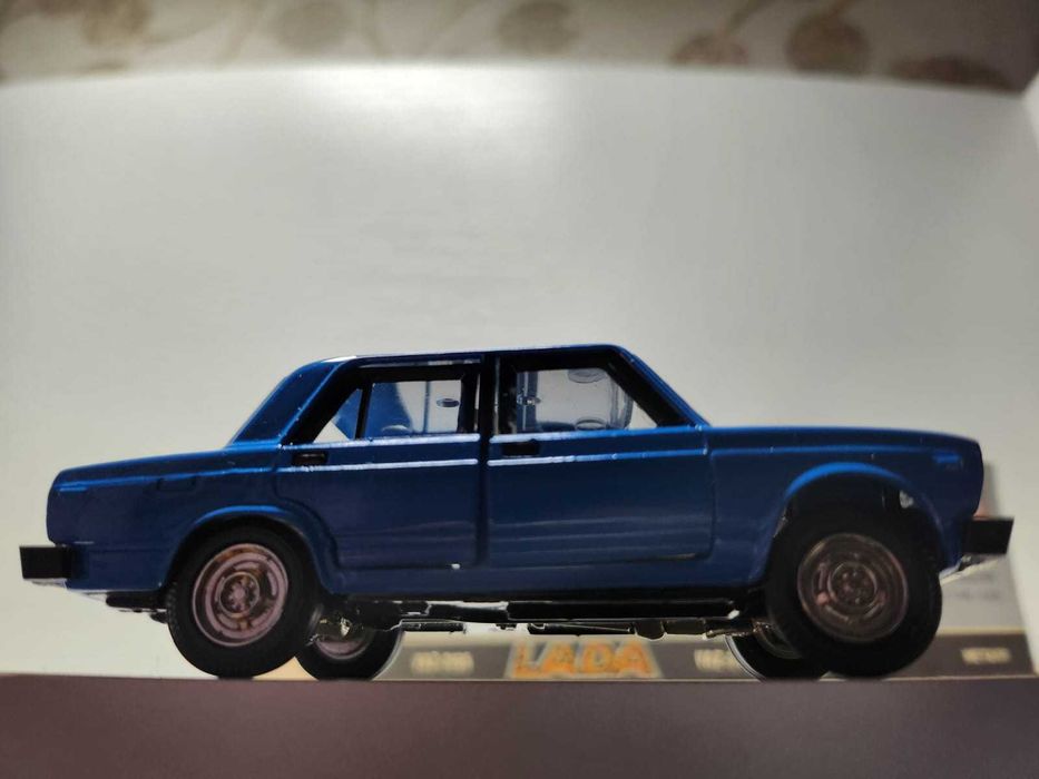 Модель ВАЗ 2105  1:43
