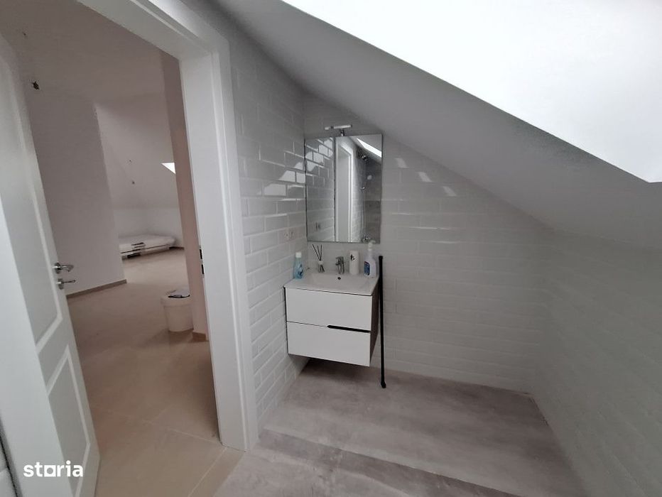 Apartament cu 3 camere- 71 mp utili-bucatarie inchisa- Pozitie excelen