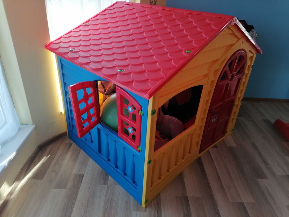 Детска пластмасова къщичка