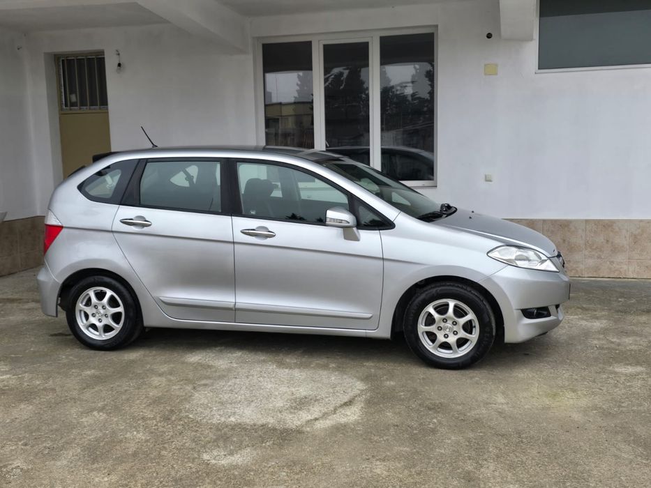 Honda  6 мест fr-v в добро сьстояние