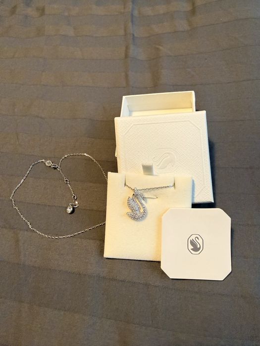 Колие Swarovski лебед