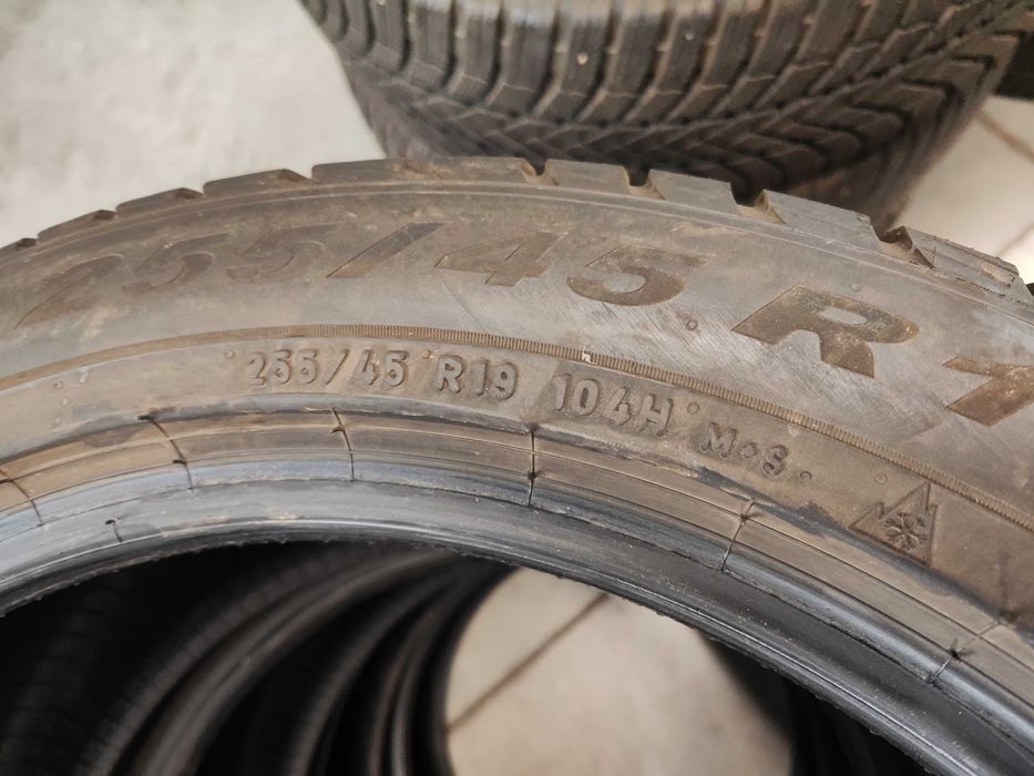 2бр. зимни гуми 255/45/19 Pirelli