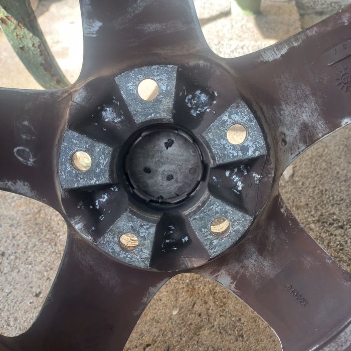 Продавам джанти 17' с летни гуми 215/55/17 за пежо