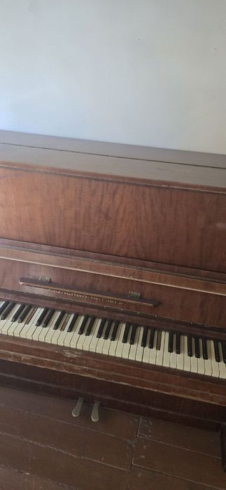 Продаётся пианино красный октябрь