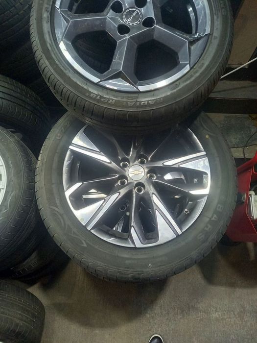 BU/U Tracker Premier Diska Bars 215/55R17