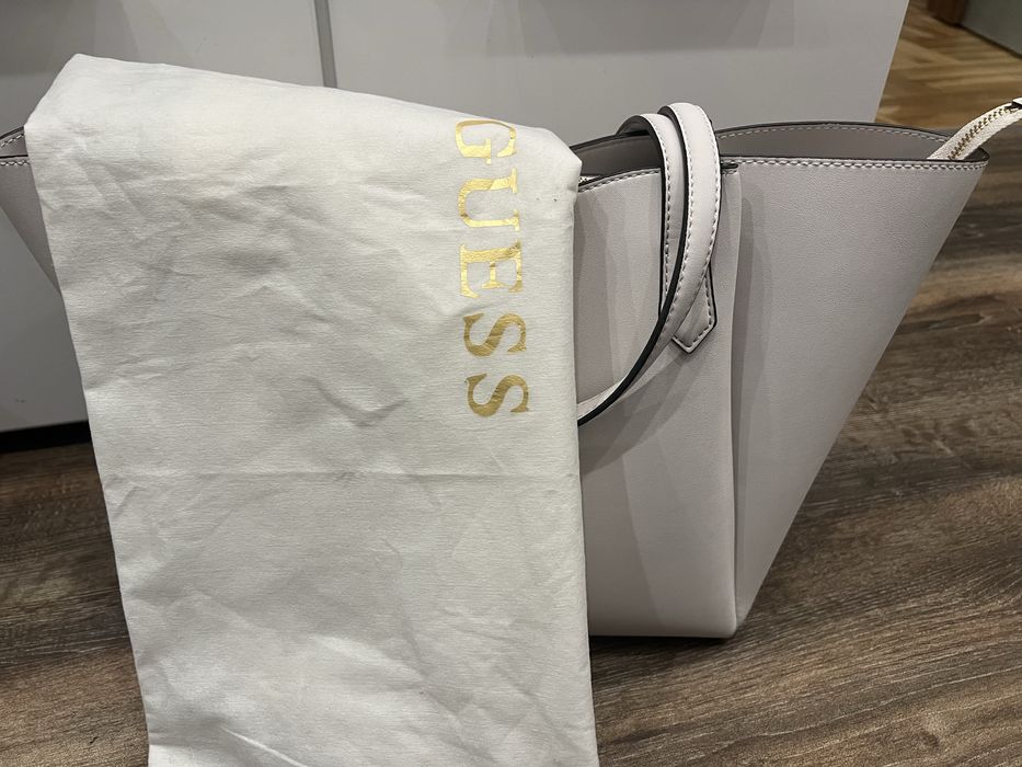Чанта Guess в отлично състояние