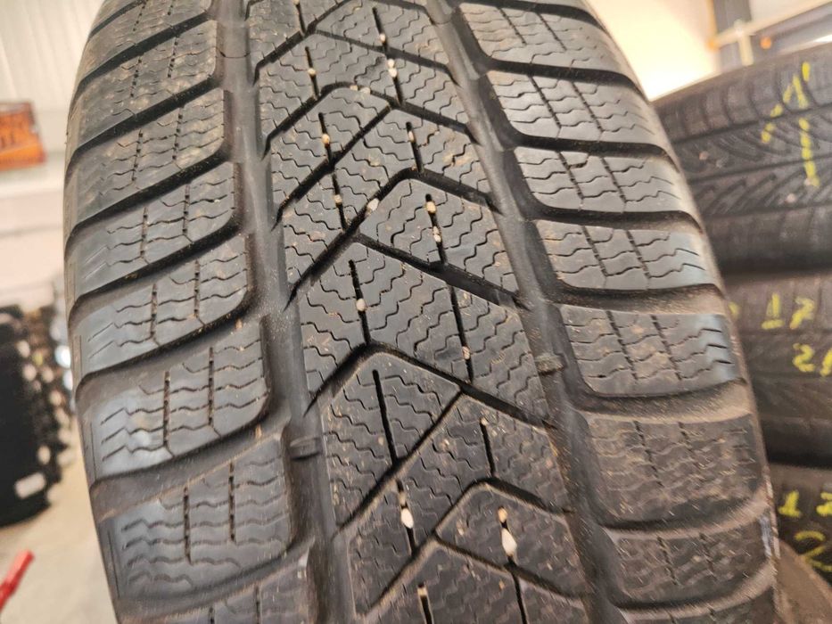 2бр. зимни гуми 225/40/19 Pirelli
