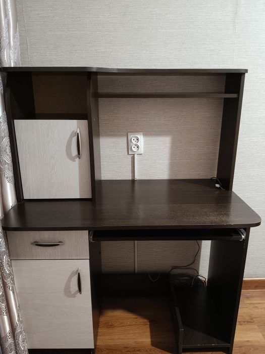 ПРОДАМ стол компьютерный