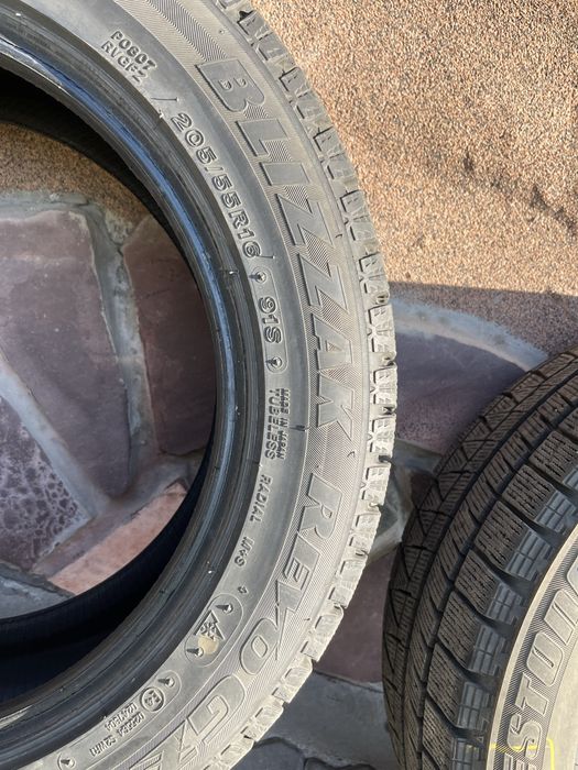 Зимние шины Bridgestone Blizzak Revo