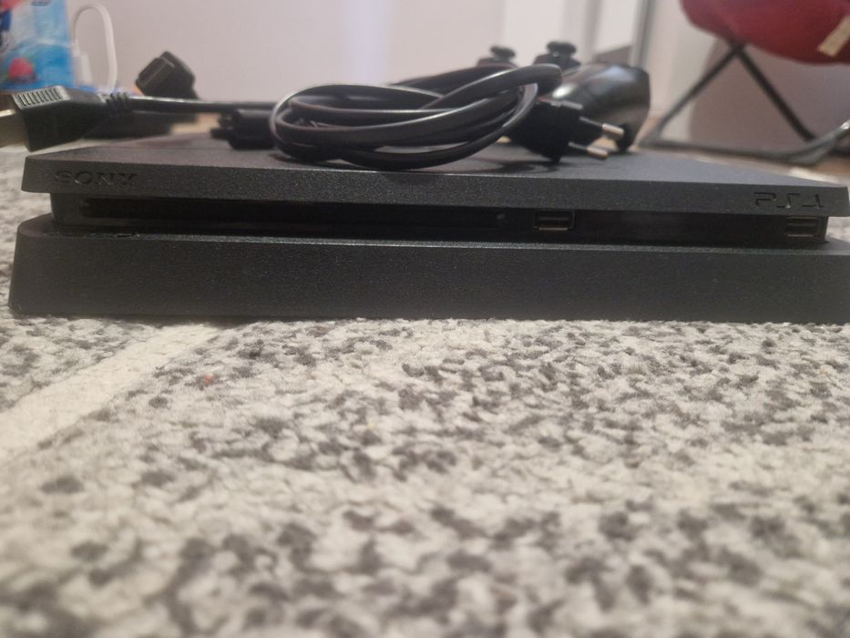 PlayStation 4 Slim 1TB + Controller + Cabluri