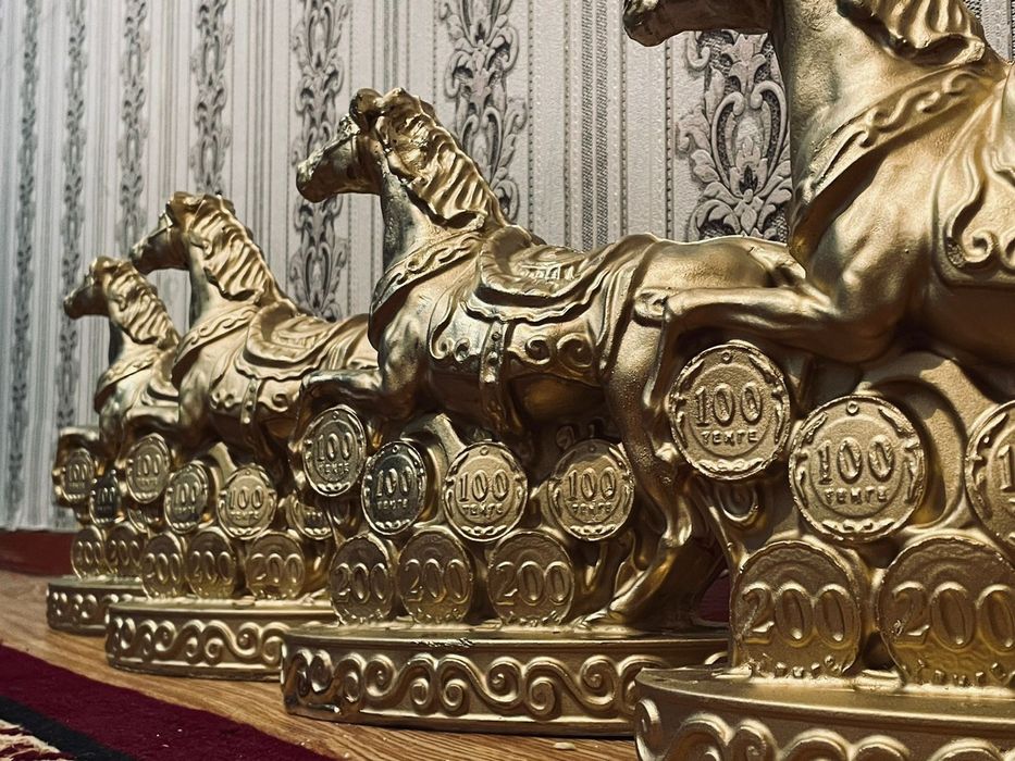 Той бастар гипстан жасалған капилка