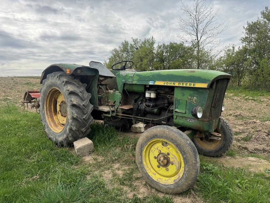Tractor John Deere 710 și John Deere 2030