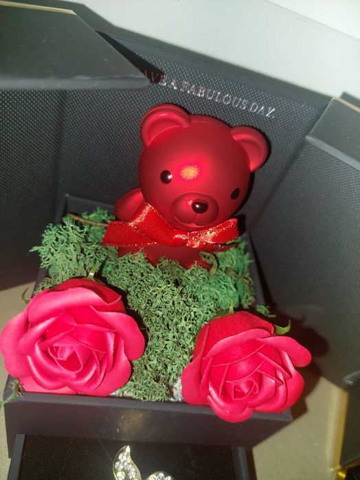 Caseta  / cutie cadou Urs Rose Bear din Trandafiri Roz Decorat Manual,