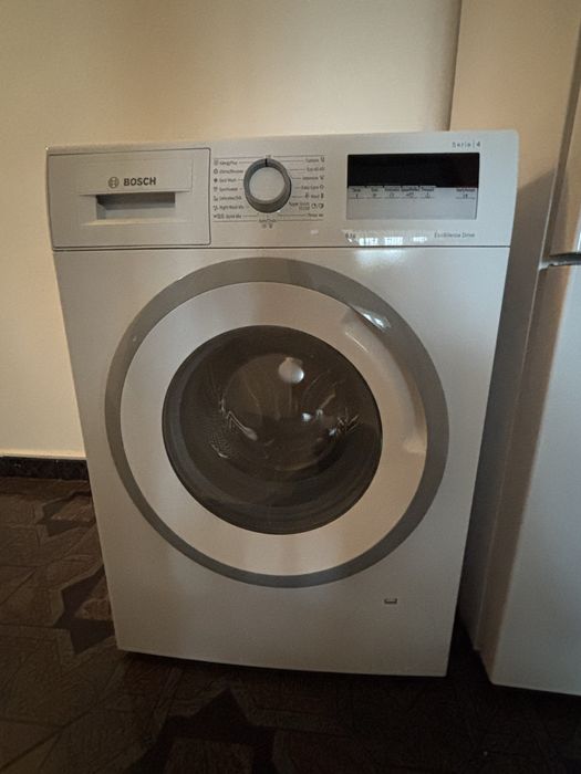 Pachet electrocasnice: Mașină de spălat Bosch + Frigider Sharp