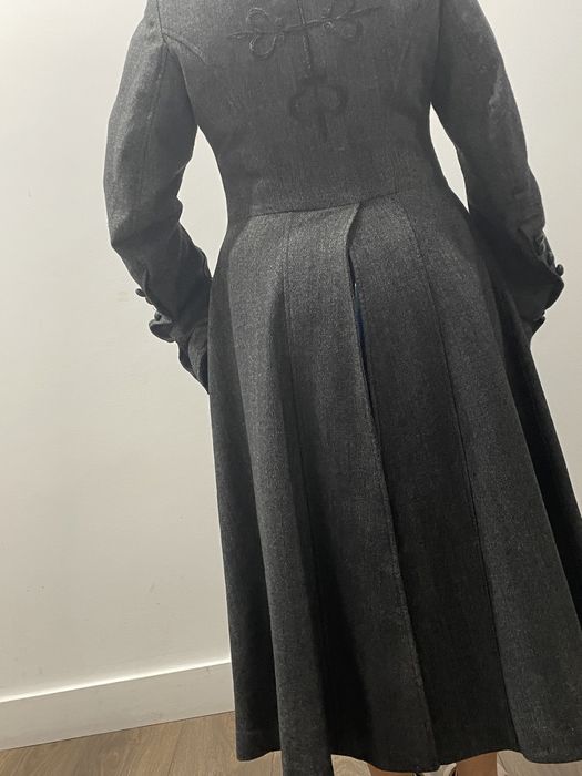 Плащ одежда эксклюзивный модель  60000 тенге