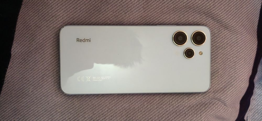 Redmi 12, хороший.