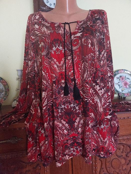 Bluza noua cu arabescuri, culori minunate