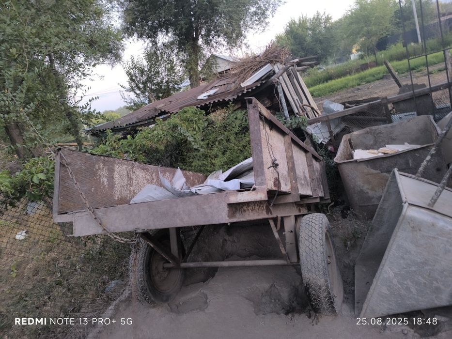 Продам два прицепа двух колесные и плуг