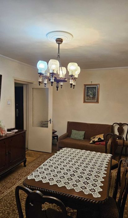 Vand apartament 3 camere ,decomandat, Bibescu Vodă,et.6,incalzire centralizata conf 1 - Pitesti