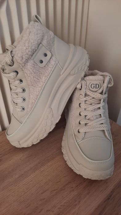 Зимняя обувь женская