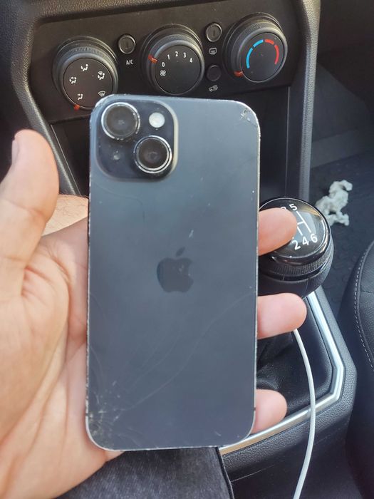 Iphone 15 nepretențiosi