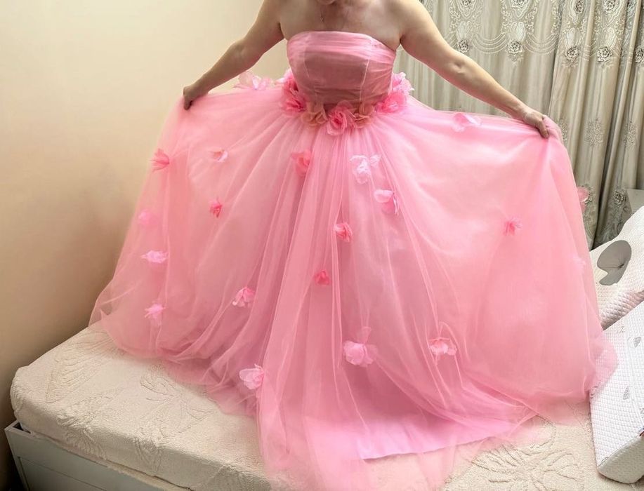 Платье новое, пышное