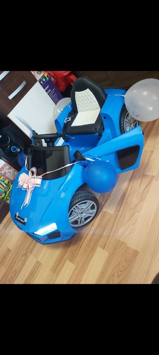 Vând mașinuță electrica