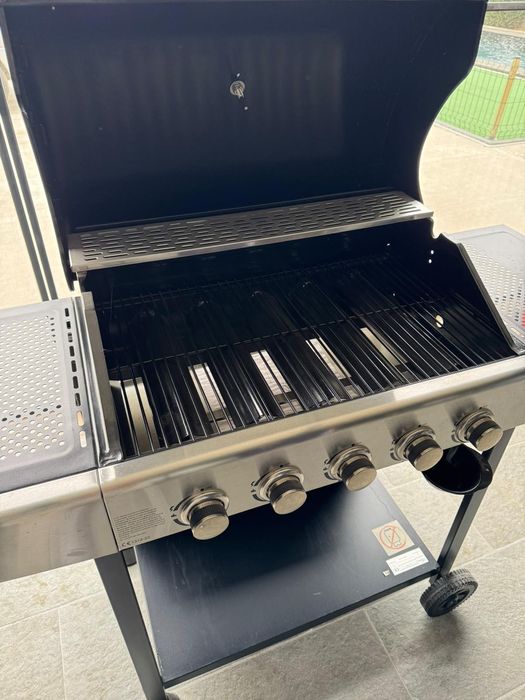 Grătar pe gaz cu 5 arzătoare GD94439 – performanță & robustețe