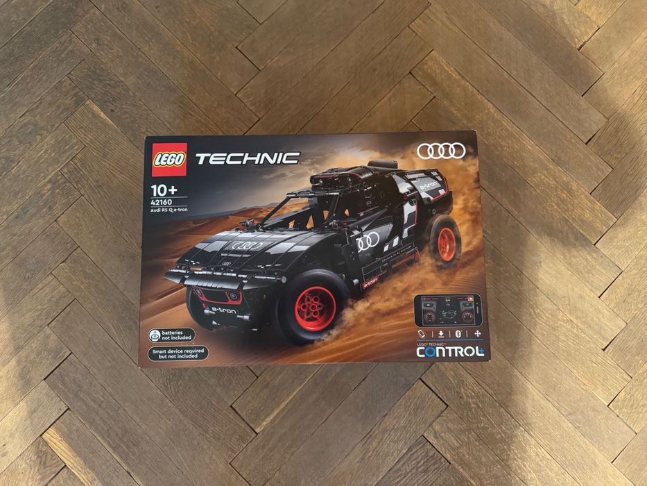 Продавам Lego Audi RS Q-e tron 42160