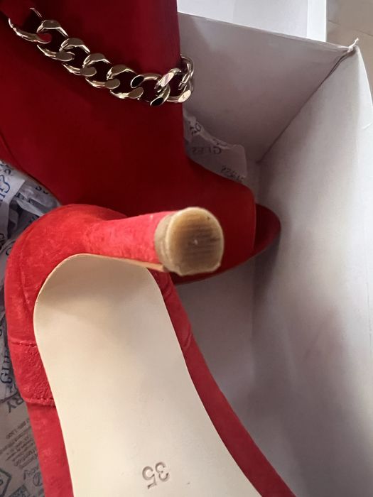 Guess ботички 35 номер