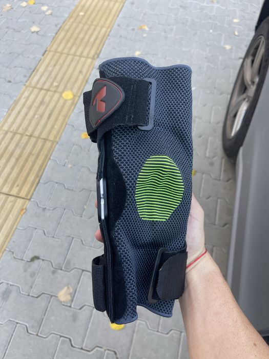 Шина/Ортеза/Наколенка за коляно