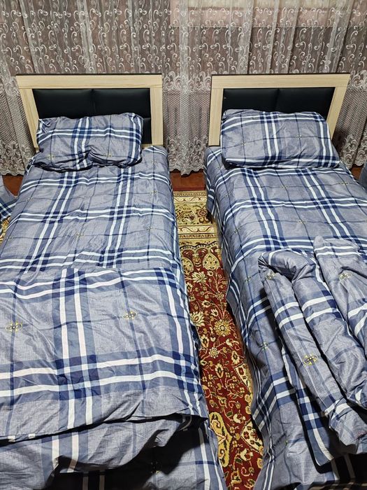 Hojatxonaga siyayotgan qizlarga qarash