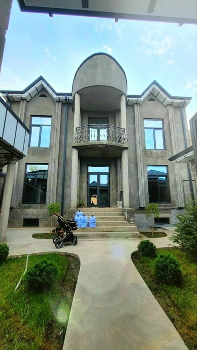 2 qavatli xovli Tanhause,  podval, remontlari bilan,