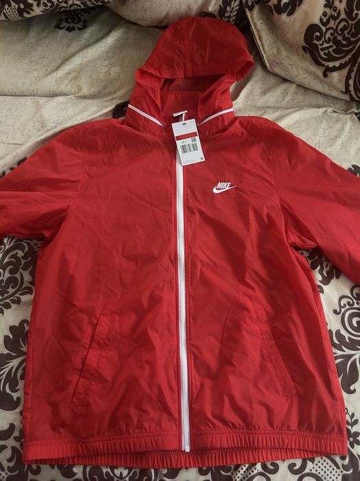 trening nike rosu nou-nout (nepurtat deloc) eticheta pe el .