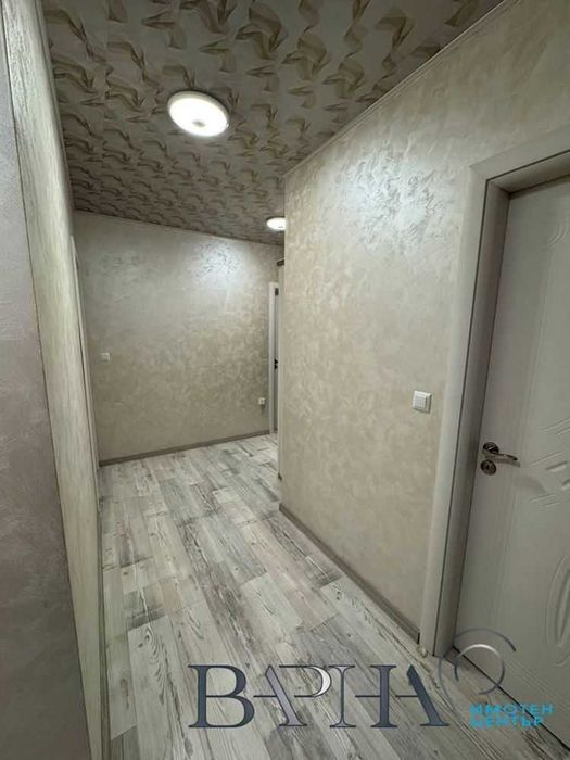 Дава се под наем Тристаен апартамент в Варна, Център - 117 кв.м за 797.64 € - Снимка #12