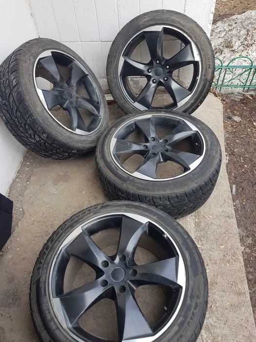 Комплект дисков с шинами Audi Q7 275/45/20.