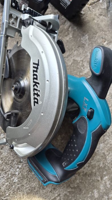 Set Makita cu baterii si incarcator