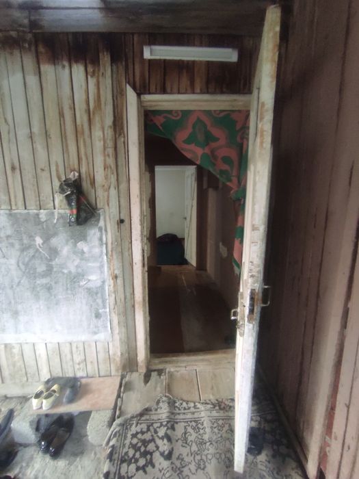 Uy sotiladi xovli sotix 10 xonalar soni 7