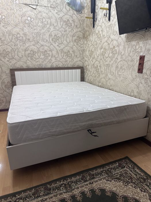 Спальный кровать