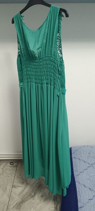 Rochie de zi nu știu mărimea nu are firmă a fost făcută pe comandă acum una nu a fost purtată niciodată