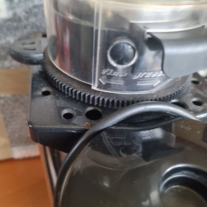 Професионална кафемелачка FRACINO