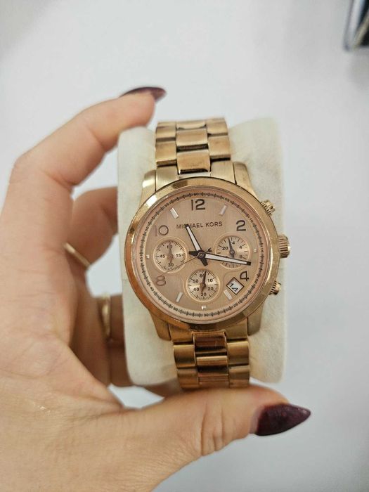 Michael Kors , Tommy Hilfiger, Fossil & DKNY