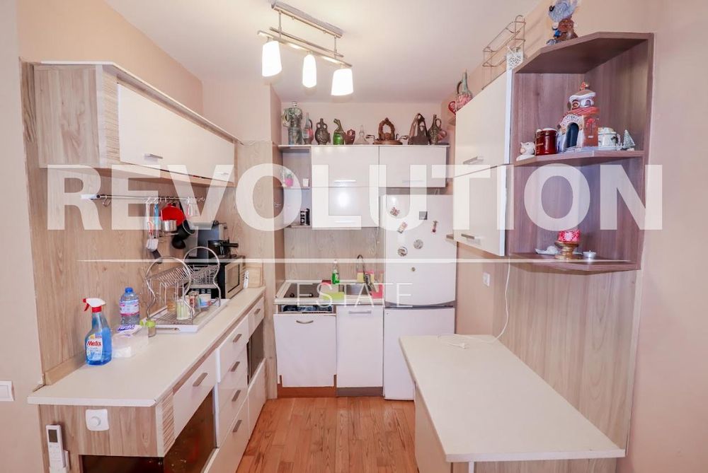 Дава се под наем Двустаен апартамент в Варна, Център - 76 кв.м за 750 € - Снимка #2