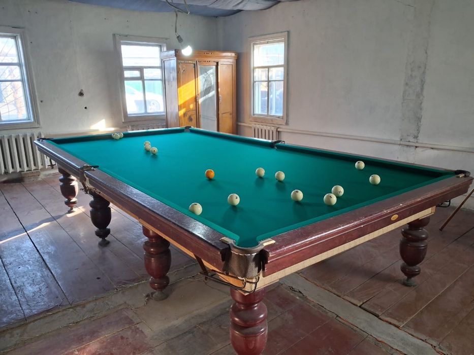 Уютный бильярдный зал