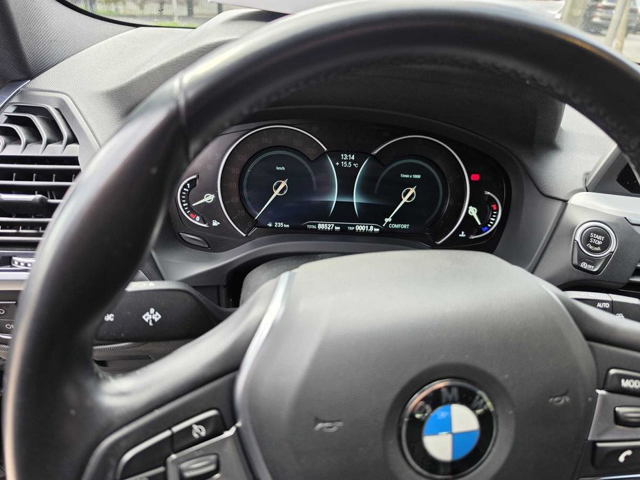 Vând BMW X3 xDrive30i, întreținută exemplar, cu istoric complet BMW.