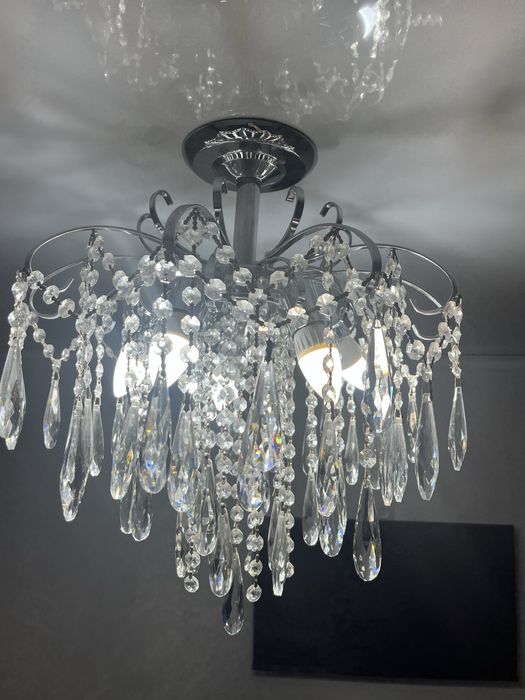 Продам красивую люстру