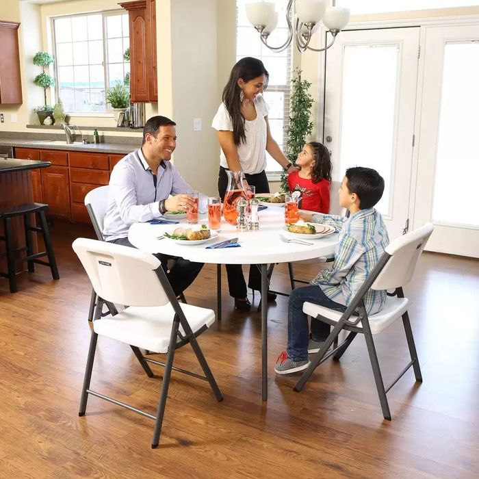 Маси и Столове - ПОД НАЕМ