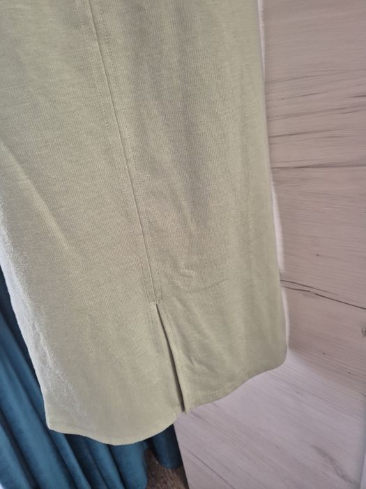 Rochie cu crapatura la spate